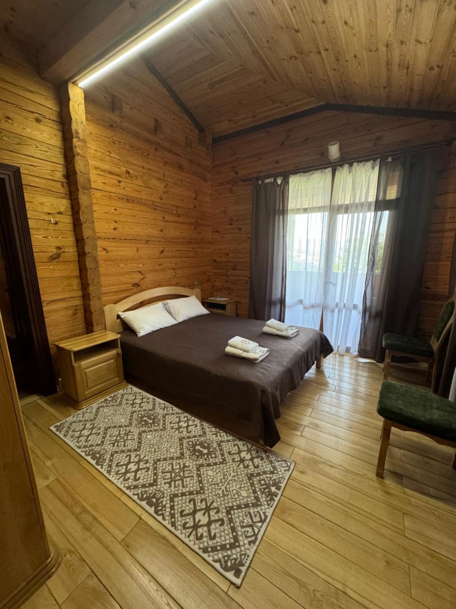 Golden Nest * Yablunytsya