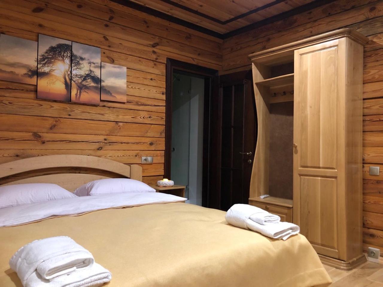 Golden Nest Apartment *